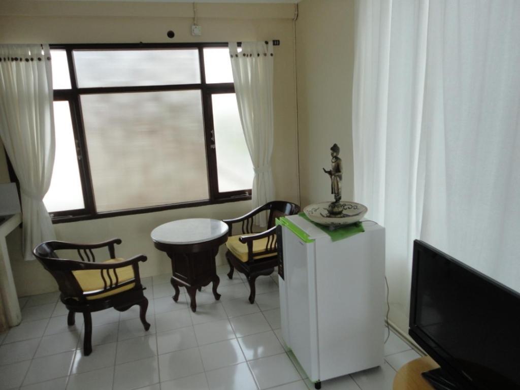 Urbanview Hotel Wayan Mansion Denpasar Rom bilde